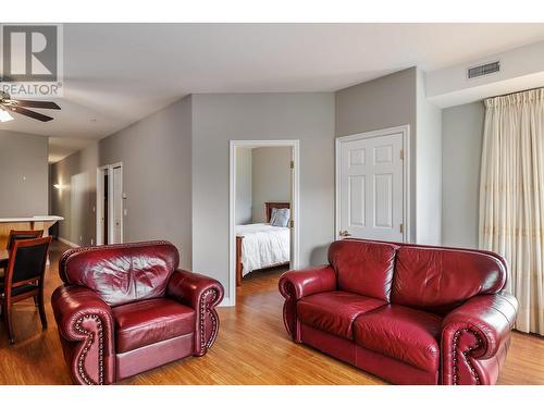 2388 Baron Road Unit# 209, Kelowna, BC - Indoor Photo Showing Living Room