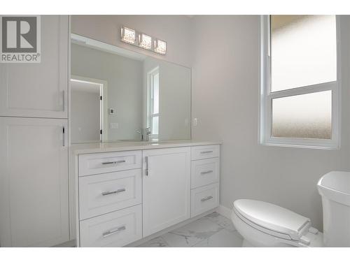 601 Nighthawk Avenue, Vernon, BC - Indoor Photo Showing Bathroom