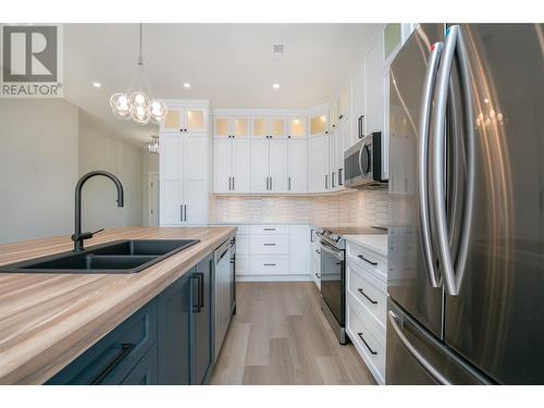 601 Nighthawk Avenue, Vernon, BC - Indoor Photo Showing Kitchen With Stainless Steel Kitchen With Double Sink With Upgraded Kitchen