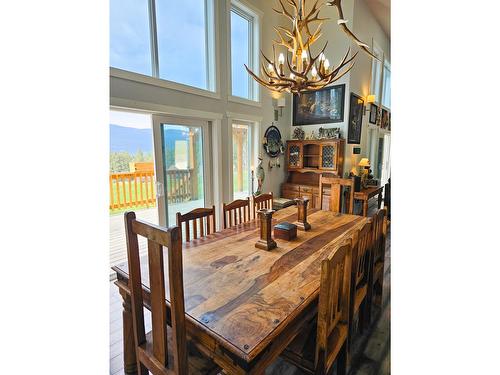 5769 Highway 95, Edgewater, BC - Indoor Photo Showing Dining Room