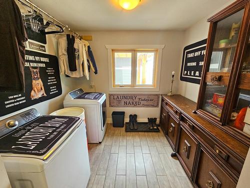 5769 Highway 95, Edgewater, BC - Indoor Photo Showing Laundry Room
