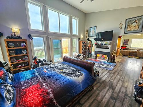 5769 Highway 95, Edgewater, BC - Indoor Photo Showing Bedroom