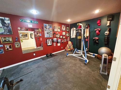 5769 Highway 95, Edgewater, BC - Indoor Photo Showing Gym Room