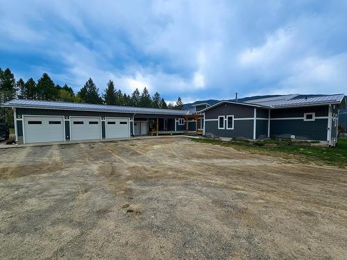 5769 Highway 95, Edgewater, BC - Outdoor