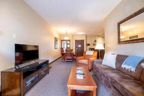 310 - 1500 Mcdonald Avenue, Fernie, BC - Indoor Photo Showing Living Room