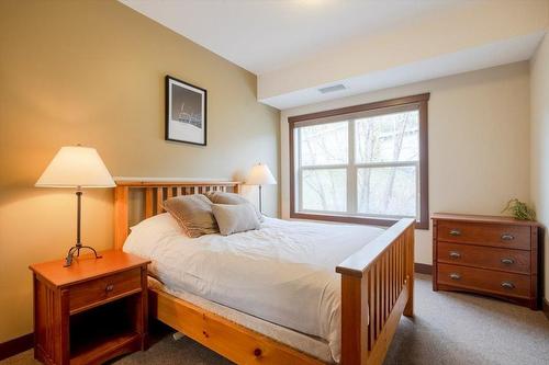 310 - 1500 Mcdonald Avenue, Fernie, BC - Indoor Photo Showing Bedroom
