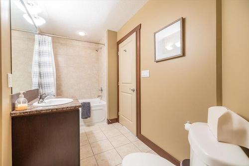 310 - 1500 Mcdonald Avenue, Fernie, BC - Indoor Photo Showing Bathroom