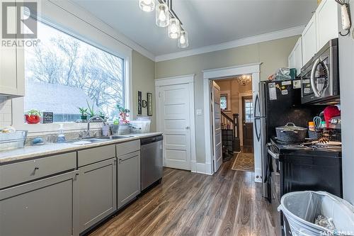 1059 Willow Avenue, Moose Jaw, SK - Indoor Photo Showing Kitchen With Double Sink