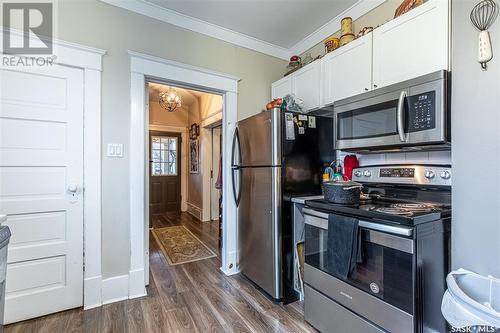 1059 Willow Avenue, Moose Jaw, SK - Indoor Photo Showing Kitchen