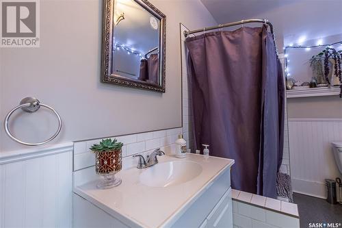 1059 Willow Avenue, Moose Jaw, SK - Indoor Photo Showing Bathroom