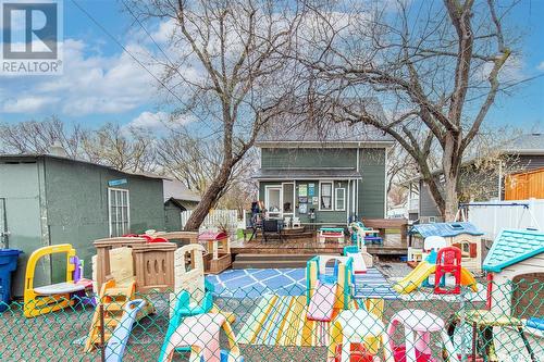 1059 Willow Avenue, Moose Jaw, SK - Outdoor