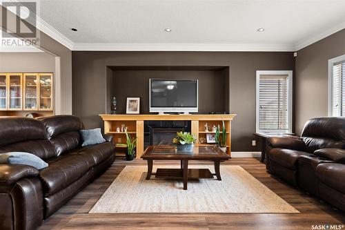 405 Fairway Bay, White City, SK - Indoor Photo Showing Living Room