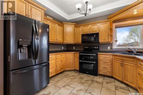 405 Fairway Bay, White City, SK - Indoor Photo Showing Kitchen With Double Sink