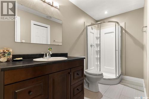 405 Fairway Bay, White City, SK - Indoor Photo Showing Bathroom