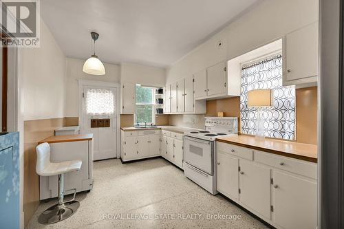 91 Delaware Avenue, Hamilton, ON - Indoor Photo Showing Kitchen