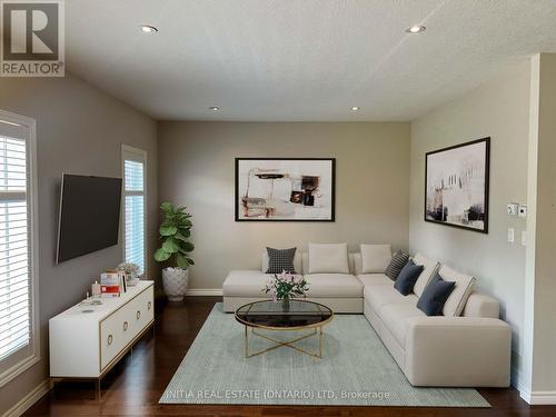 3356 Paulpeel Avenue, London, ON - Indoor Photo Showing Living Room