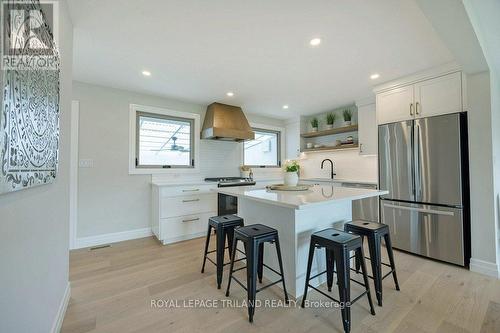 26 Lyndale Avenue, St. Thomas, ON - Indoor Photo Showing Kitchen With Upgraded Kitchen