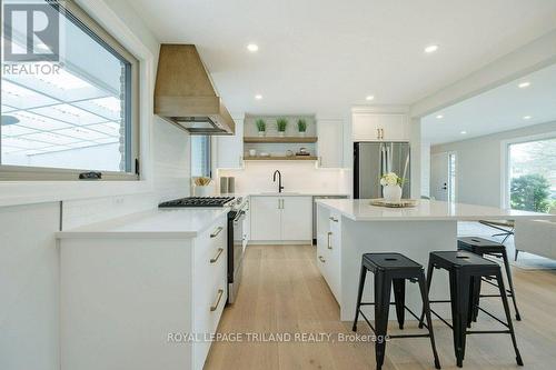26 Lyndale Avenue, St. Thomas, ON - Indoor Photo Showing Kitchen With Upgraded Kitchen