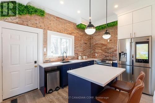 8 Omemee Street, Central Elgin, ON - Indoor Photo Showing Kitchen With Upgraded Kitchen
