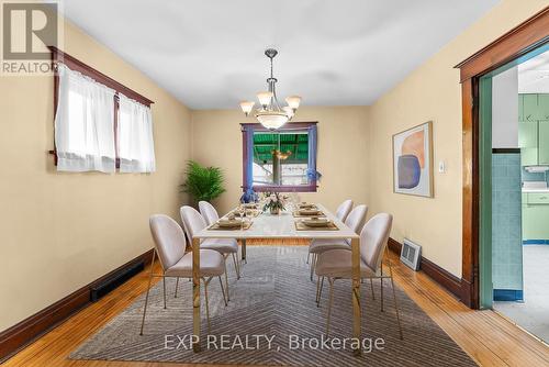 4565 Fourth Avenue, Niagara Falls, ON - Indoor Photo Showing Dining Room