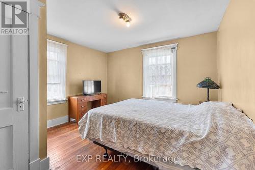 4565 Fourth Avenue, Niagara Falls, ON - Indoor Photo Showing Bedroom