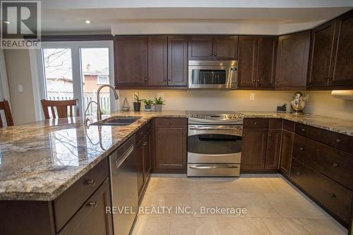 15 Pinto Court, Brantford, ON - Indoor Photo Showing Kitchen With Double Sink