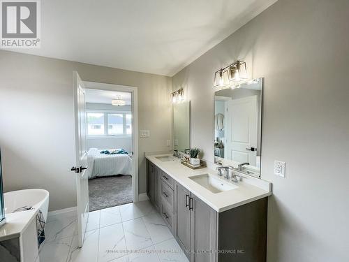 190 Timberwalk Trail, Middlesex Centre, ON - Indoor Photo Showing Bathroom