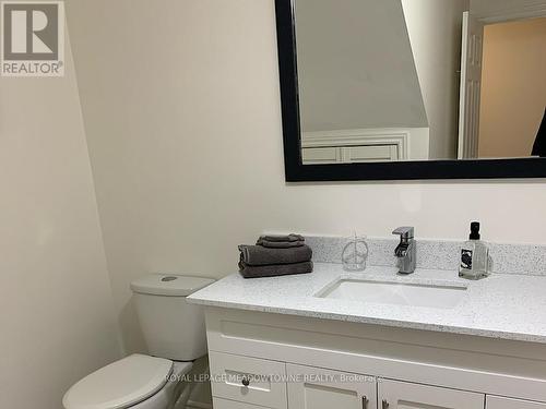 28 Jenner Court, Cambridge, ON - Indoor Photo Showing Bathroom