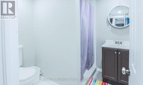 6560 Harmony Avenue, Niagara Falls, ON - Indoor Photo Showing Bathroom