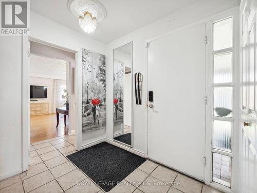 38 Dunsany Crescent, Toronto, ON - Indoor Photo Showing Other Room