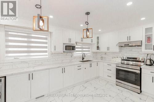 7277 Redfox Road, Mississauga, ON - Indoor Photo Showing Kitchen With Upgraded Kitchen