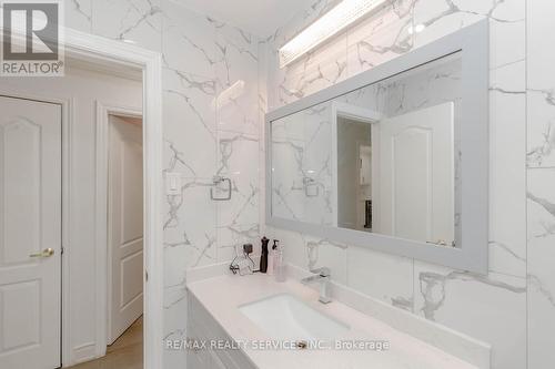 7277 Redfox Rd, Mississauga, ON - Indoor Photo Showing Bathroom