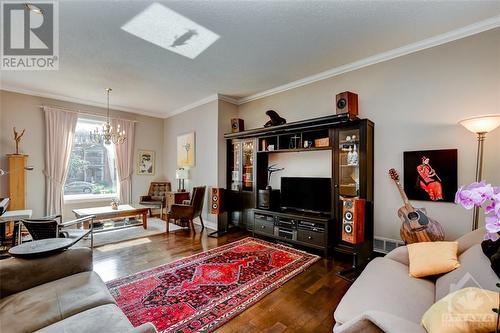 39 A - Living Room - 41 Maclaren Street, Ottawa, ON - Indoor Photo Showing Living Room