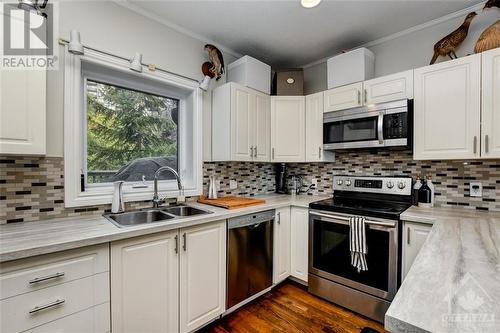 41 - Kitchen - 41 Maclaren Street, Ottawa, ON - Indoor Photo Showing Kitchen With Double Sink