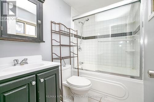 5 Jennifer Square, Brampton, ON - Indoor Photo Showing Bathroom