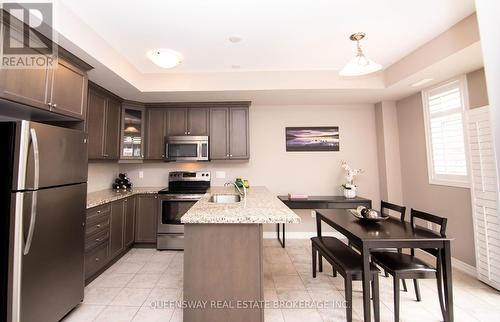 4139 Palermo Common, Burlington, ON - Indoor Photo Showing Kitchen With Upgraded Kitchen