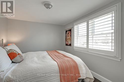 2344 Woodward Avenue, Burlington, ON - Indoor Photo Showing Bedroom