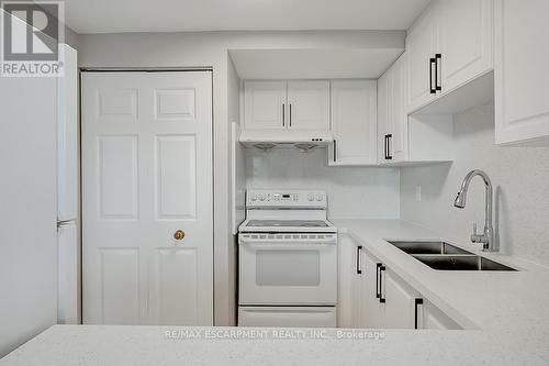 605 - 1225 North Shore Boulevard E, Burlington, ON - Indoor Photo Showing Kitchen With Double Sink