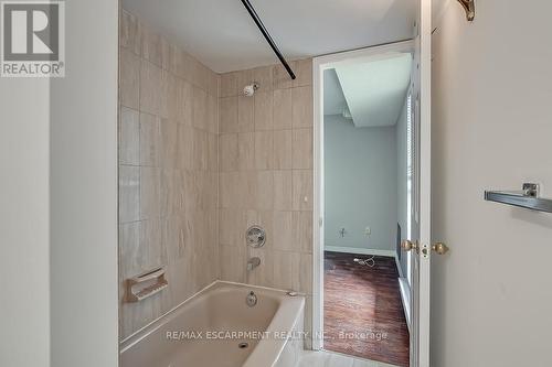 605 - 1225 North Shore Boulevard E, Burlington, ON - Indoor Photo Showing Bathroom