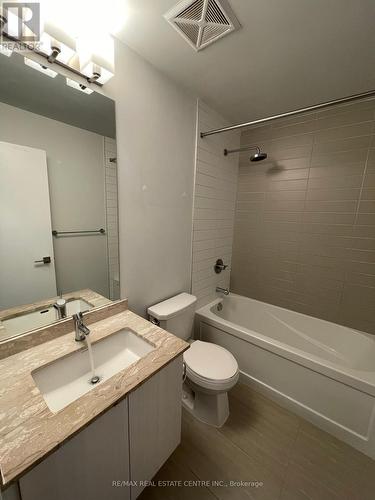 1414 - 4055 Parkside Village Drive, Mississauga, ON - Indoor Photo Showing Bathroom