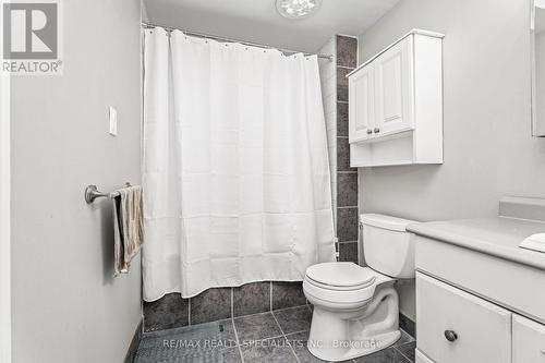 1290 Woodhill Court, Mississauga, ON - Indoor Photo Showing Bathroom