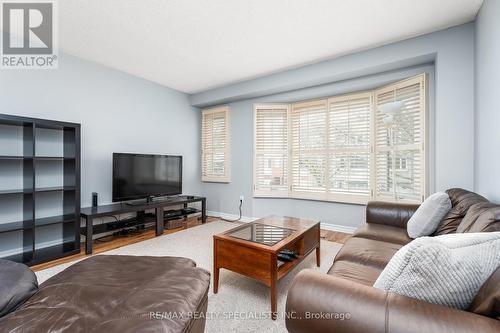 1290 Woodhill Court, Mississauga, ON - Indoor Photo Showing Living Room