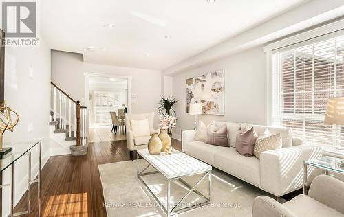85 Viceroy Crescent, Brampton, ON - Indoor Photo Showing Living Room