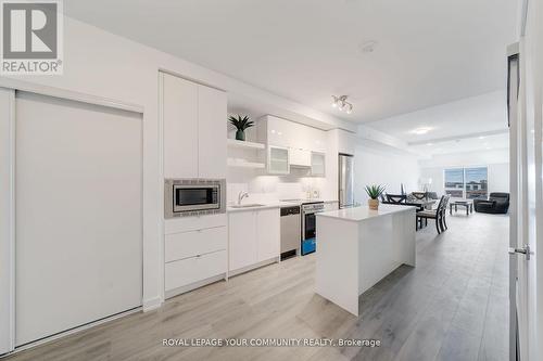 #811 -2433 Dufferin St N, Toronto, ON - Indoor Photo Showing Kitchen With Upgraded Kitchen