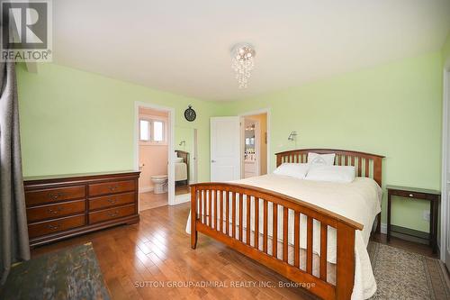 325 Ulric Crescent, Oakville, ON - Indoor Photo Showing Bedroom