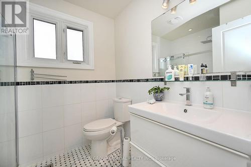 325 Ulric Crescent, Oakville, ON - Indoor Photo Showing Bathroom
