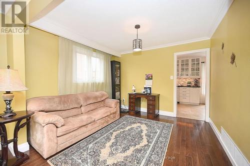 325 Ulric Crescent, Oakville, ON - Indoor Photo Showing Living Room