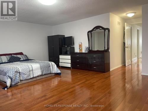 5235 Huntingfield Drive, Mississauga, ON - Indoor Photo Showing Bedroom