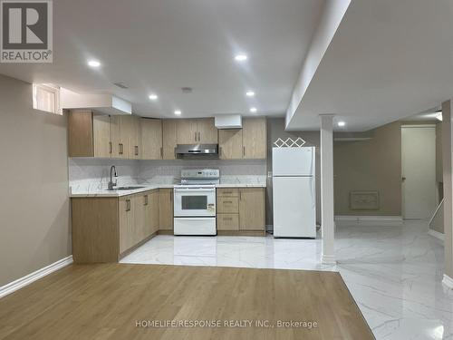 5235 Huntingfield Drive, Mississauga, ON - Indoor Photo Showing Kitchen