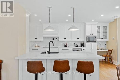 301 - 1477 Lakeshore Road, Burlington, ON - Indoor Photo Showing Kitchen With Upgraded Kitchen